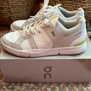 On Cloud The Roger Clubhouse Sneakers - Sand and Zest